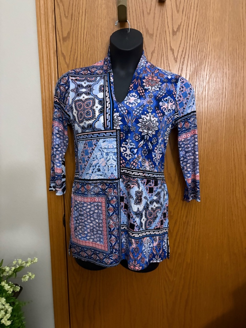 Chico's Easywear Multicolor Abstract Print Top — sapphire Blue, Black, Coral